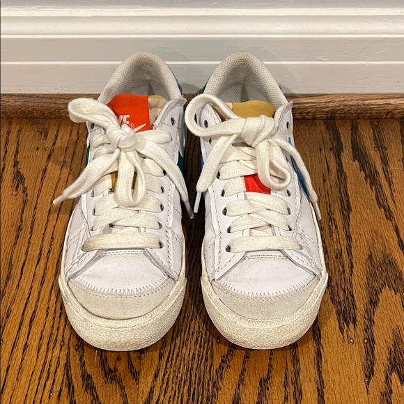 Nike White, Green and Blue Sneakers with Accents - Picture 2 of 7